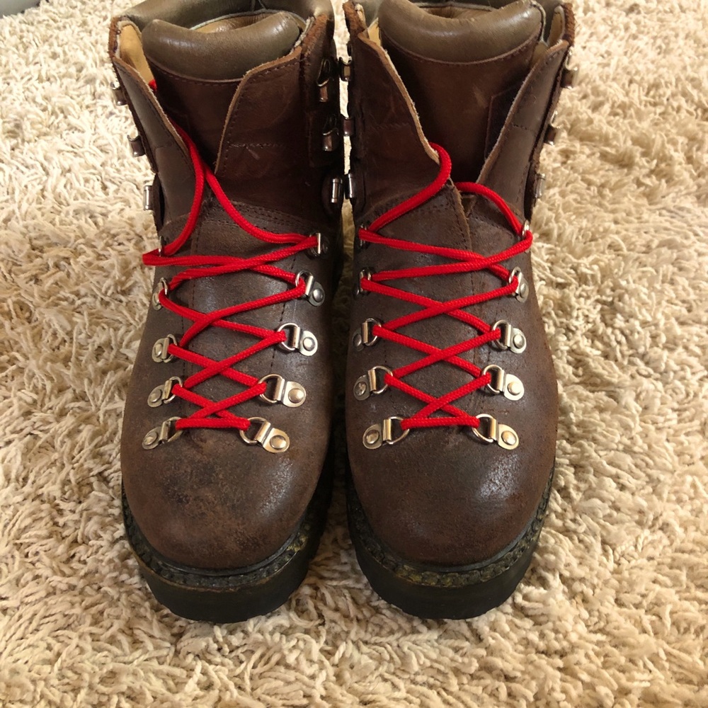 Beautiful Fabiano Hiking Boots in like new condition